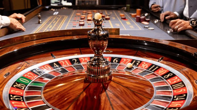 Pengguna yang menikmati hiburan sports dan casino secara bijak dan bertanggung jawab di platform digital